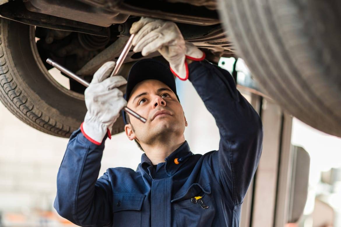 Who Repairs Cars